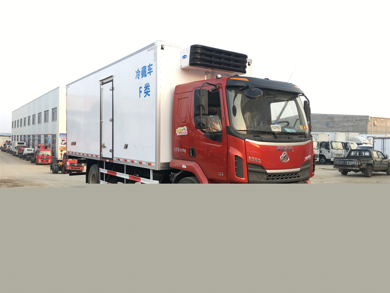 柳汽乘龍6.8冷藏車
