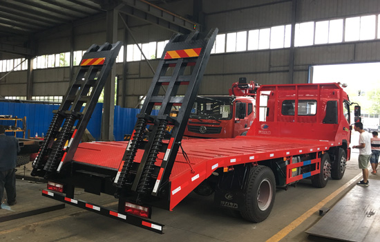 國(guó)五江淮小三軸挖機(jī)平板車