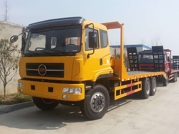 國(guó)五楚風(fēng)單橋挖機(jī)平板車