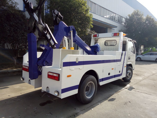 東風(fēng)藍(lán)牌一拖一清障車(chē)（國(guó)五排放）