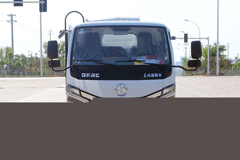 東風(fēng)多利卡5噸多功能抑塵車